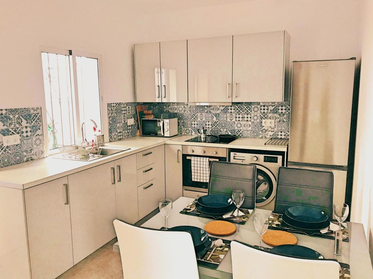 Town House With Patio In Quiet Residential Area 10 Min From Beach توريمولينوس الغرفة الصورة